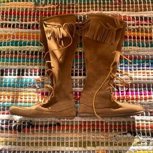 Size 7 knee high minnetonka boots